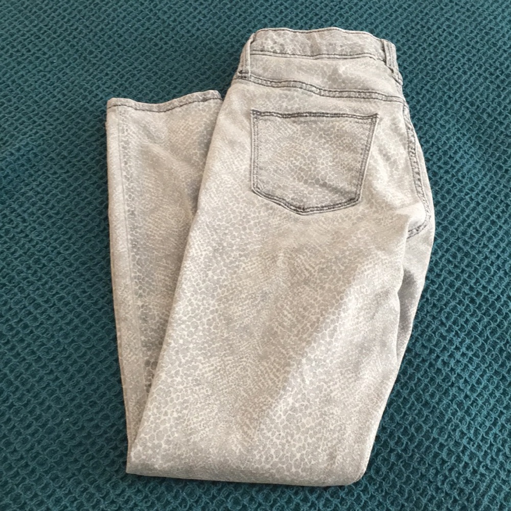 Universal Thread skinny grey snakeprint jeans size 2